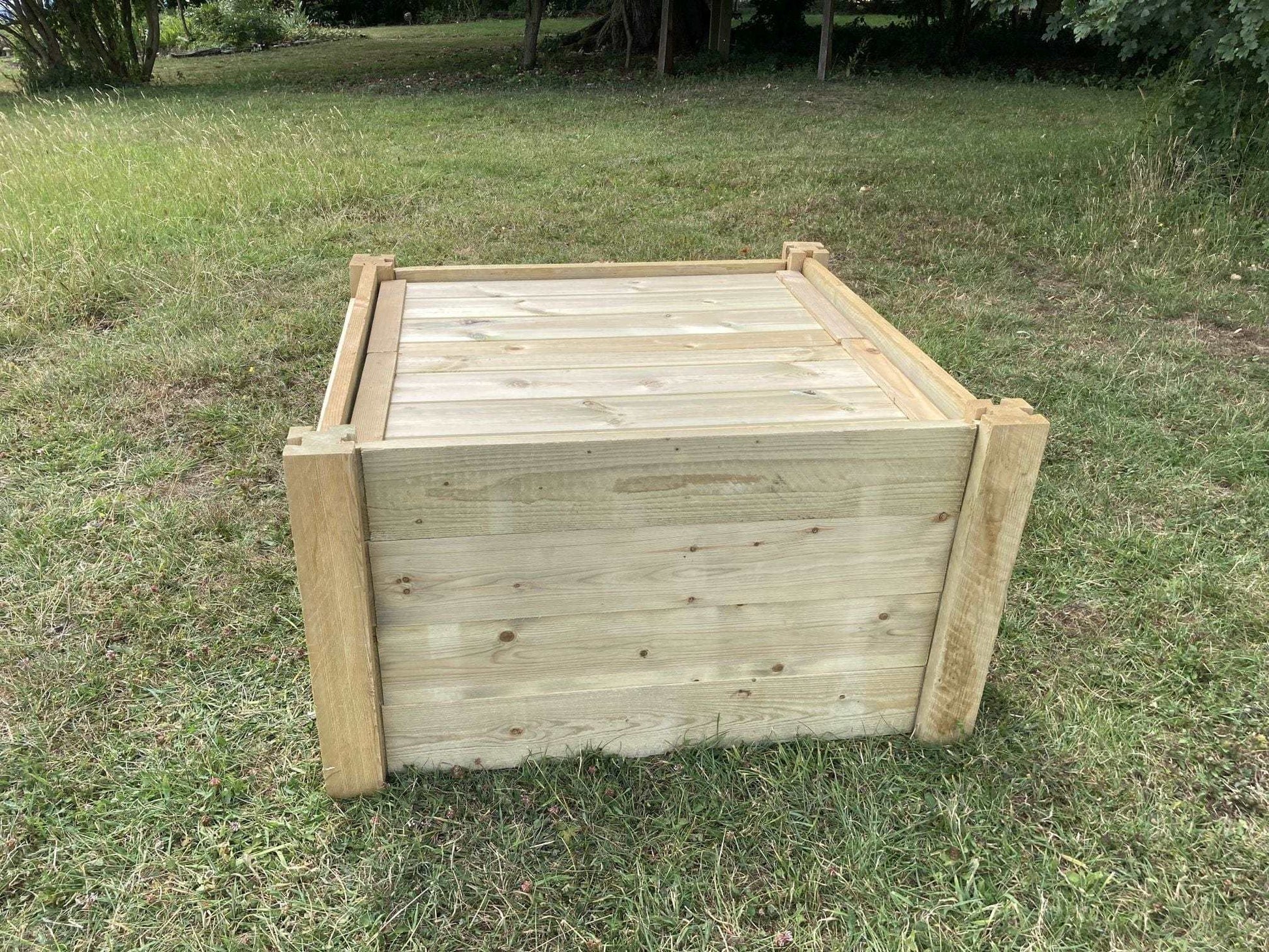 The Agamemnon Timber Single Bay Compost Bin & Lid Set with Lid down